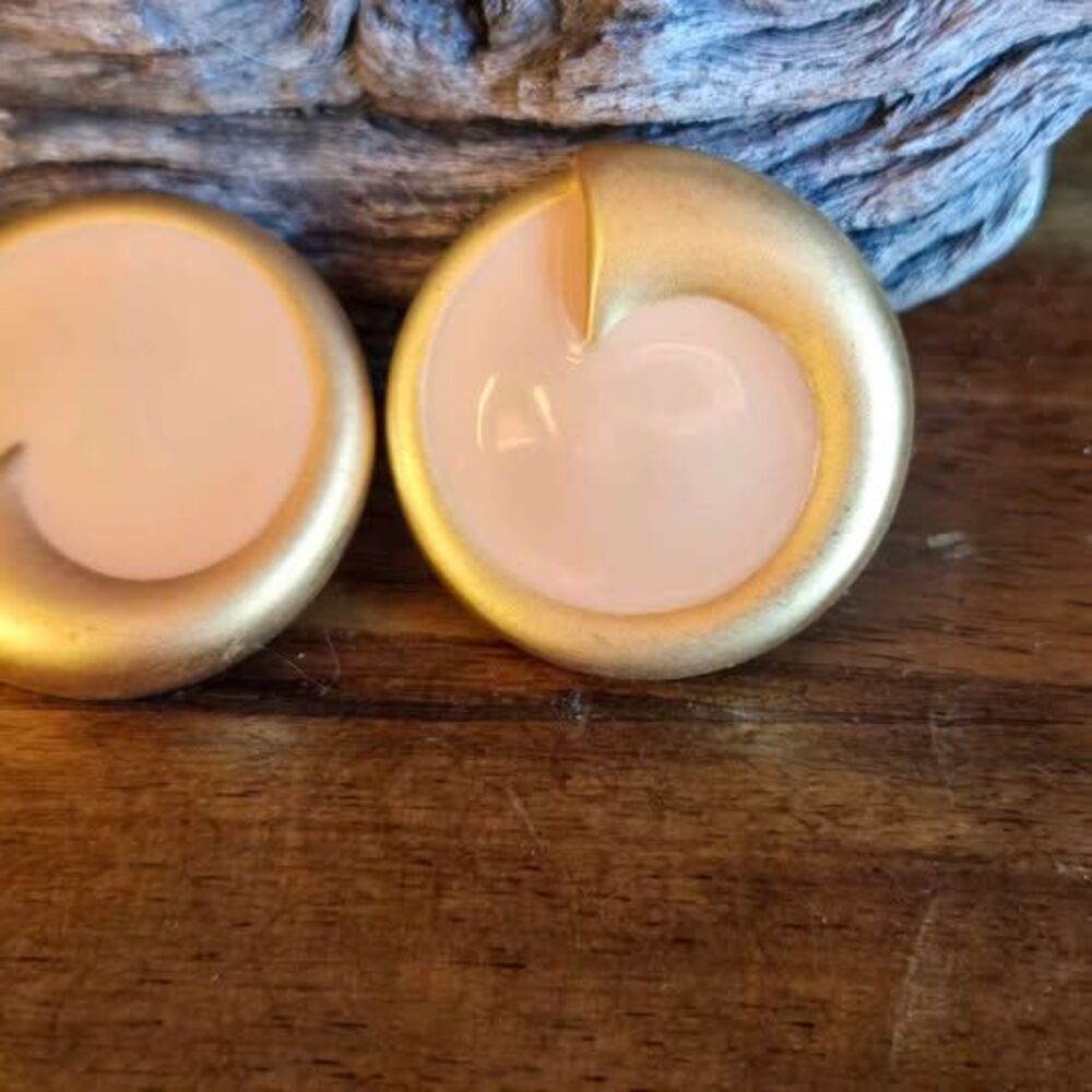 POER000009 | Vintage Peach Enamel & Gold-Tone Round Earrings